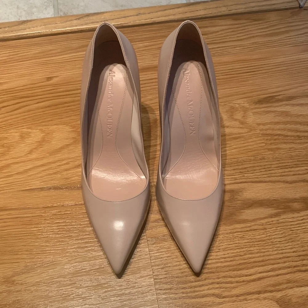 Alexander McQueen perfect sophisticate